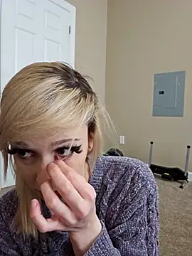 Snapshot of AmethystFoxx chatting on February 11, 2026, 6:24 pm AmethystFoxx online show from February 11, 2026, 6:24 pm