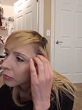 AmethystFoxx online show from May 21, 2026, 5:31 pm
