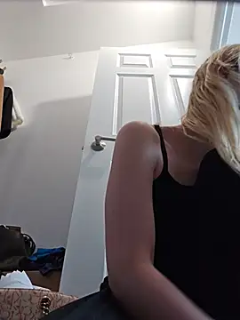 AmethystFoxx online show from July 12, 2026, 3:47 pm