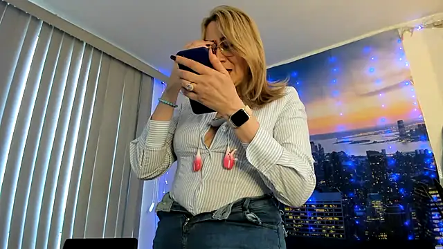 Snapshot of ashleymilf_1 chatting on March 4, 2025, 5:13 pm ashleymilf 1 online show from March 4, 2025, 5:13 pm