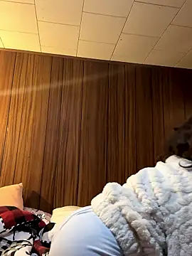 Snapshot of Mini_And_The_Bear chatting on January 13, 2026, 9:42 pm Mini And The Bear online show from January 13, 2026, 9:42 pm