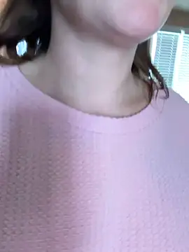 Snapshot of Mini_And_The_Bear chatting on January 15, 2026, 4:44 pm Mini And The Bear online show from January 15, 2026, 4:44 pm