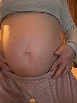 Snapshot of Mini_And_The_Bear chatting on February 5, 2026, 5:50 pm Mini And The Bear online show from February 5, 2026, 5:50 pm