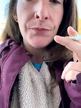 Snapshot of Mini_And_The_Bear chatting on February 14, 2026, 4:26 pm Mini And The Bear online show from February 14, 2026, 4:26 pm