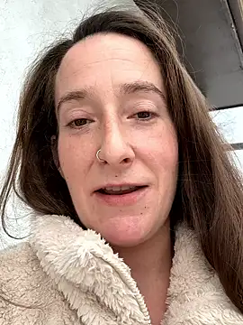 Snapshot of Mini_And_The_Bear chatting on February 15, 2026, 9:55 pm Mini And The Bear online show from February 15, 2026, 9:55 pm