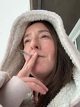 Snapshot of Mini_And_The_Bear chatting on February 19, 2026, 7:43 pm Mini And The Bear online show from February 19, 2026, 7:43 pm