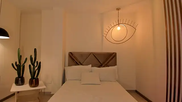 NaomiSainz online show from March 16, 2025, 3:28 pm