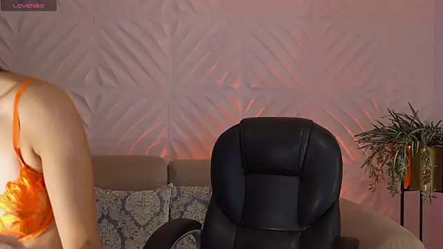 NaomiSainz online show from March 18, 2026, 2:20 pm