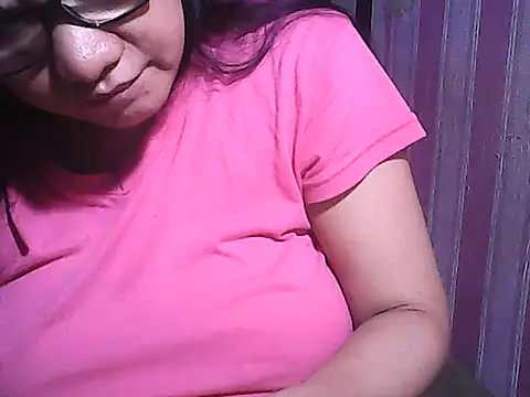 sweetsosie18 online show from November 4, 2025, 8:41 pm