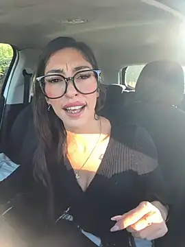 amanilouve online show from December 18, 2025, 9:48 am