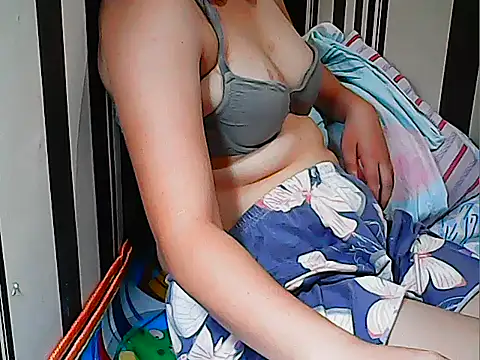 Snapshot of innocently_yours chatting on February 16, 2025, 9:15 am innocently yours online show from February 16, 2025, 9:15 am