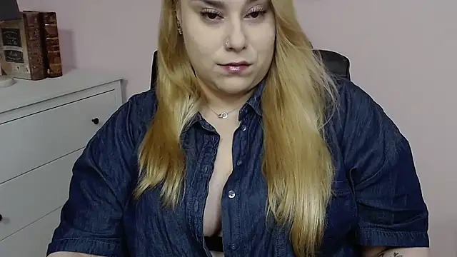 Snapshot of XgloryHAILEY chatting on March 4, 2025, 10:27 pm XgloryHAILEY online show from March 4, 2025, 10:27 pm