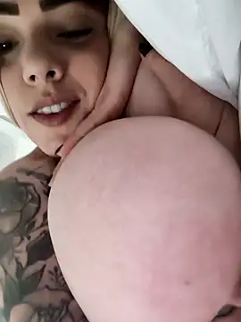 natalygolden69 online show from November 10, 2025, 2:49 pm