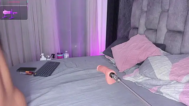 emily fox1 online show from October 10, 2025, 12:04 pm