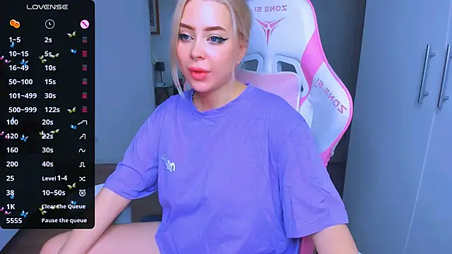 Snapshot of MonaLauu chatting on December 10, 2024, 2:27 am MonaLauu online show from December 10, 2024, 2:27 am