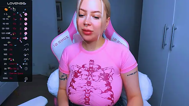 Snapshot of MonaLauu chatting on December 20, 2024, 1:47 am MonaLauu online show from December 20, 2024, 1:47 am