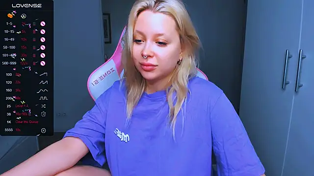 Snapshot of MonaLauu chatting on December 22, 2024, 2:06 am MonaLauu online show from December 22, 2024, 2:06 am