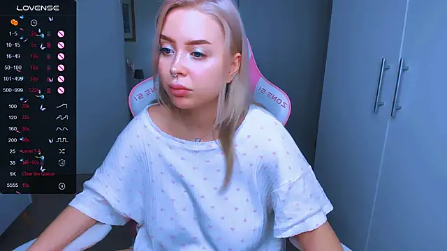 Snapshot of MonaLauu chatting on December 28, 2024, 1:28 pm MonaLauu online show from December 28, 2024, 1:28 pm