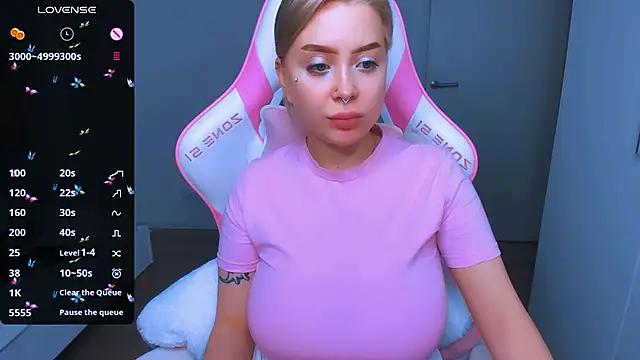 Snapshot of MonaLauu chatting on December 28, 2024, 7:43 pm MonaLauu online show from December 28, 2024, 7:43 pm