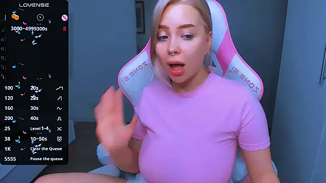 Snapshot of MonaLauu chatting on December 28, 2024, 10:44 pm MonaLauu online show from December 28, 2024, 10:44 pm