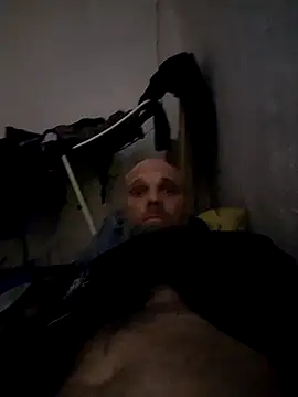 Snapshot of Ladyshaker82 chatting on February 26, 2025, 5:31 am Ladyshaker82 online show from February 26, 2025, 5:31 am