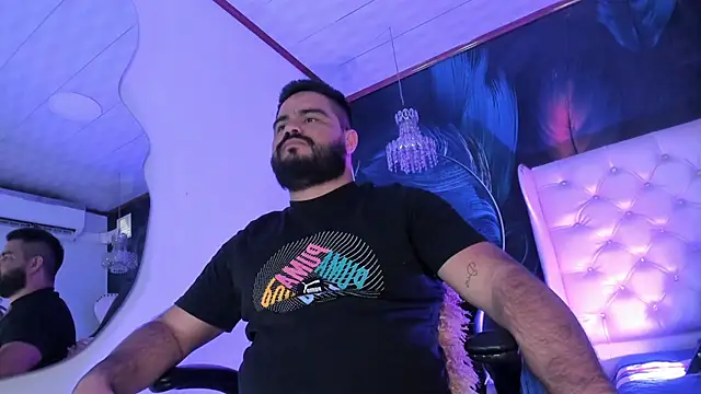 Snapshot of MichaelBear_ chatting on January 21, 2025, 12:39 pm MichaelBear online show from January 21, 2025, 12:39 pm