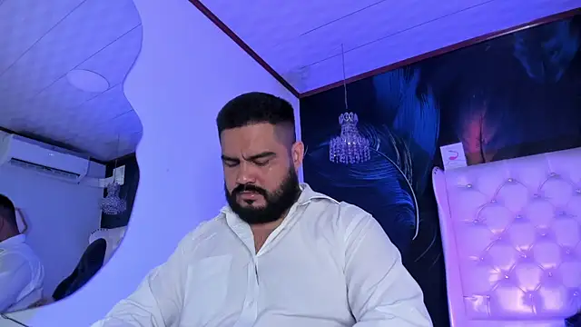 Snapshot of MichaelBear_ chatting on February 1, 2025, 12:37 pm MichaelBear online show from February 1, 2025, 12:37 pm