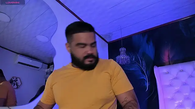 Snapshot of MichaelBear_ chatting on February 2, 2025, 12:13 pm MichaelBear online show from February 2, 2025, 12:13 pm