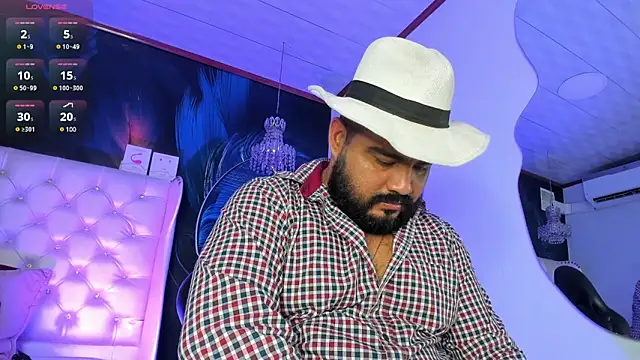 Snapshot of MichaelBear_ chatting on February 5, 2025, 12:27 pm MichaelBear online show from February 5, 2025, 12:27 pm