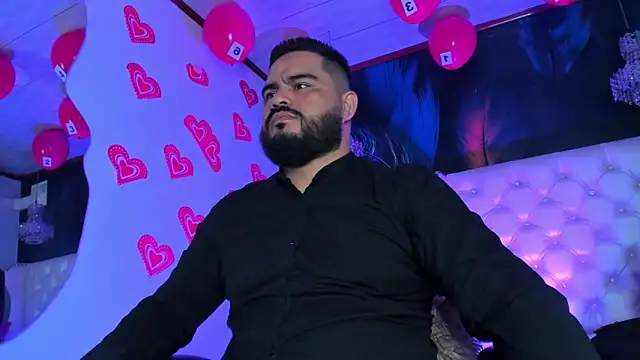 Snapshot of MichaelBear_ chatting on February 16, 2025, 12:32 pm MichaelBear online show from February 16, 2025, 12:32 pm