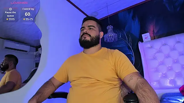 Snapshot of MichaelBear_ chatting on March 3, 2025, 12:37 pm MichaelBear online show from March 3, 2025, 12:37 pm