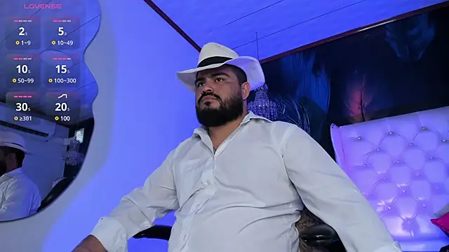 Snapshot of MichaelBear_ chatting on March 22, 2025, 1:08 pm MichaelBear online show from March 22, 2025, 1:08 pm