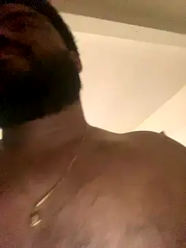 Snapshot of MichaelBear_ chatting on December 19, 2025, 9:22 pm MichaelBear online show from December 19, 2025, 9:22 pm