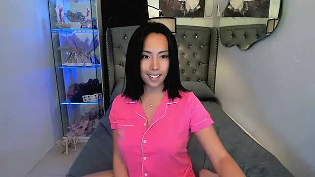 reighnempress online show from April 6, 2026, 4:46 am