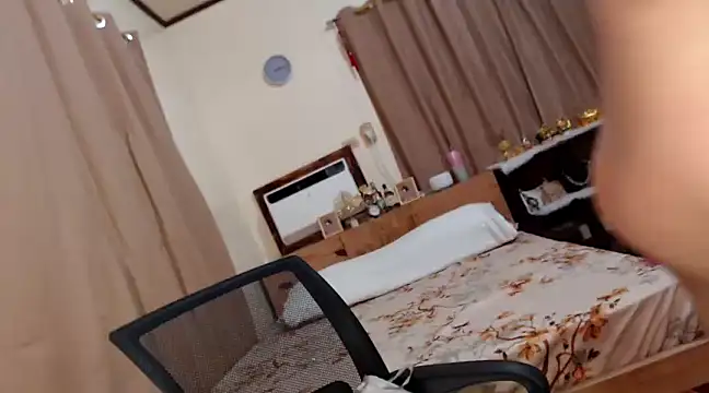 Snapshot of LoveMarieFoxxx chatting on January 14, 2025, 1:15 am LoveMarieFoxxx online show from January 14, 2025, 1:15 am