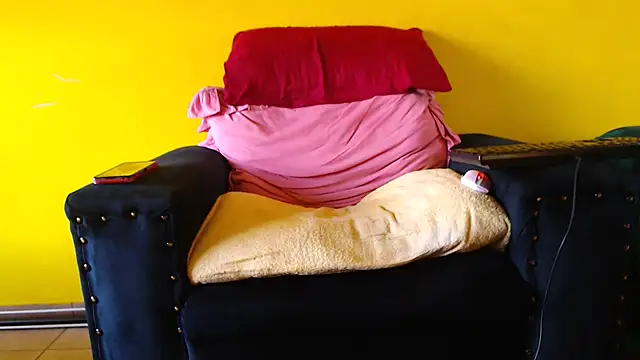 Snapshot of zuluboyxx chatting on January 6, 2026, 7:01 am zuluboyxx online show from January 6, 2026, 7:01 am