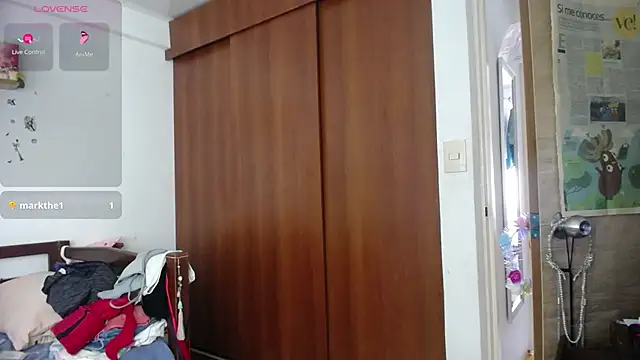 Snapshot of Moon_lunita chatting on October 16, 2025, 4:52 pm Moon lunita online show from October 16, 2025, 4:52 pm