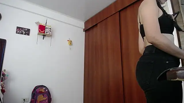 Snapshot of Moon_lunita chatting on March 18, 2026, 8:12 pm Moon lunita online show from March 18, 2026, 8:12 pm