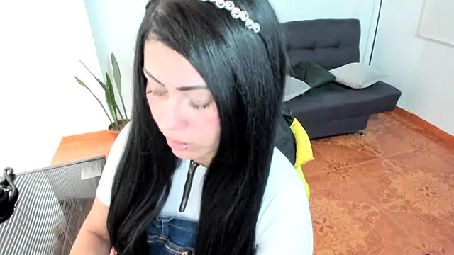 Tania mature online show from October 21, 2025, 5:46 pm