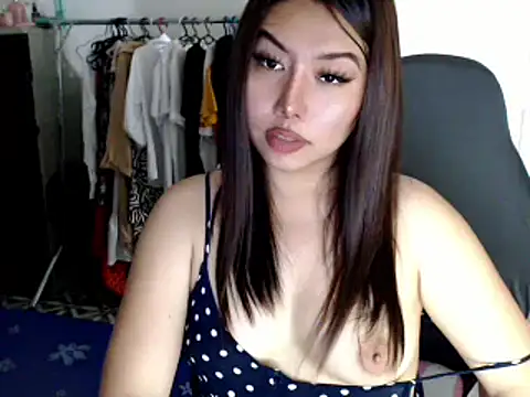 Snapshot of urqueendominant chatting on February 12, 2025, 11:29 am urqueendominant online show from February 12, 2025, 11:29 am