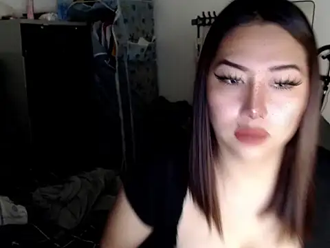 Snapshot of urqueendominant chatting on May 4, 2026, 3:24 am urqueendominant online show from May 4, 2026, 3:24 am