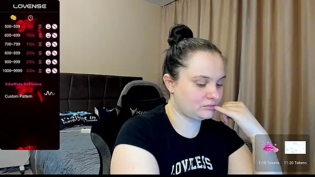 Snapshot of AlanaBrox chatting on November 14, 2025, 11:24 pm AlanaBrox online show from November 14, 2025, 11:24 pm