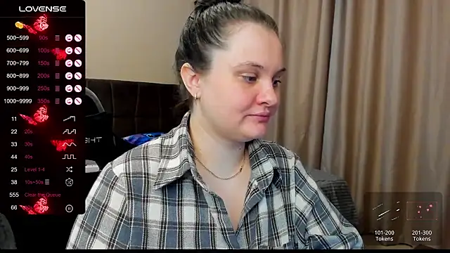 Snapshot of AlanaBrox chatting on November 25, 2025, 10:54 pm AlanaBrox online show from November 25, 2025, 10:54 pm