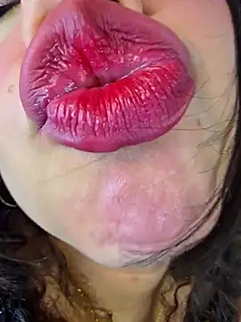 miafresa hot online show from November 20, 2025, 11:04 pm