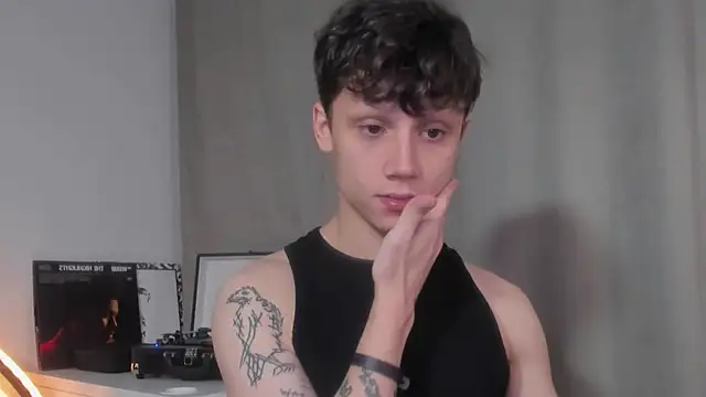 Snapshot of Nicky_neal chatting on December 12, 2024, 12:38 am Nicky neal online show from December 12, 2024, 12:38 am