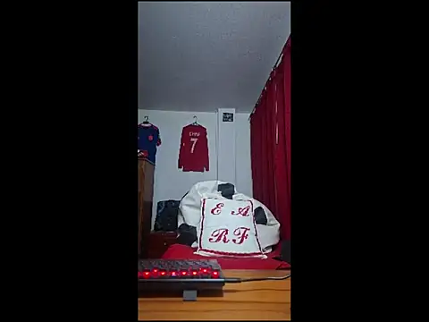 ALBEIROFOOTBALL1992 online show from May 18, 2026, 4:40 am