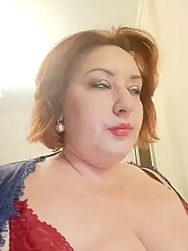 Snapshot of mom4you chatting on March 7, 2026, 11:18 am mom4you online show from March 7, 2026, 11:18 am