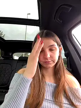 DoriDeluxe66 online show from November 8, 2025, 12:49 pm