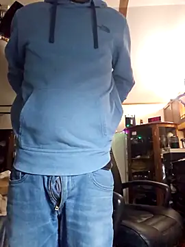 Snapshot of chosen923 chatting on December 18, 2025, 2:01 pm chosen923 online show from December 18, 2025, 2:01 pm