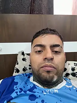 alejo10y7 online show from April 6, 2026, 12:50 pm